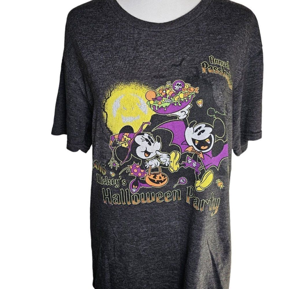 Disney Mickeys Halloween Party Annual Pass T shirt M Heather Gray Crewneck